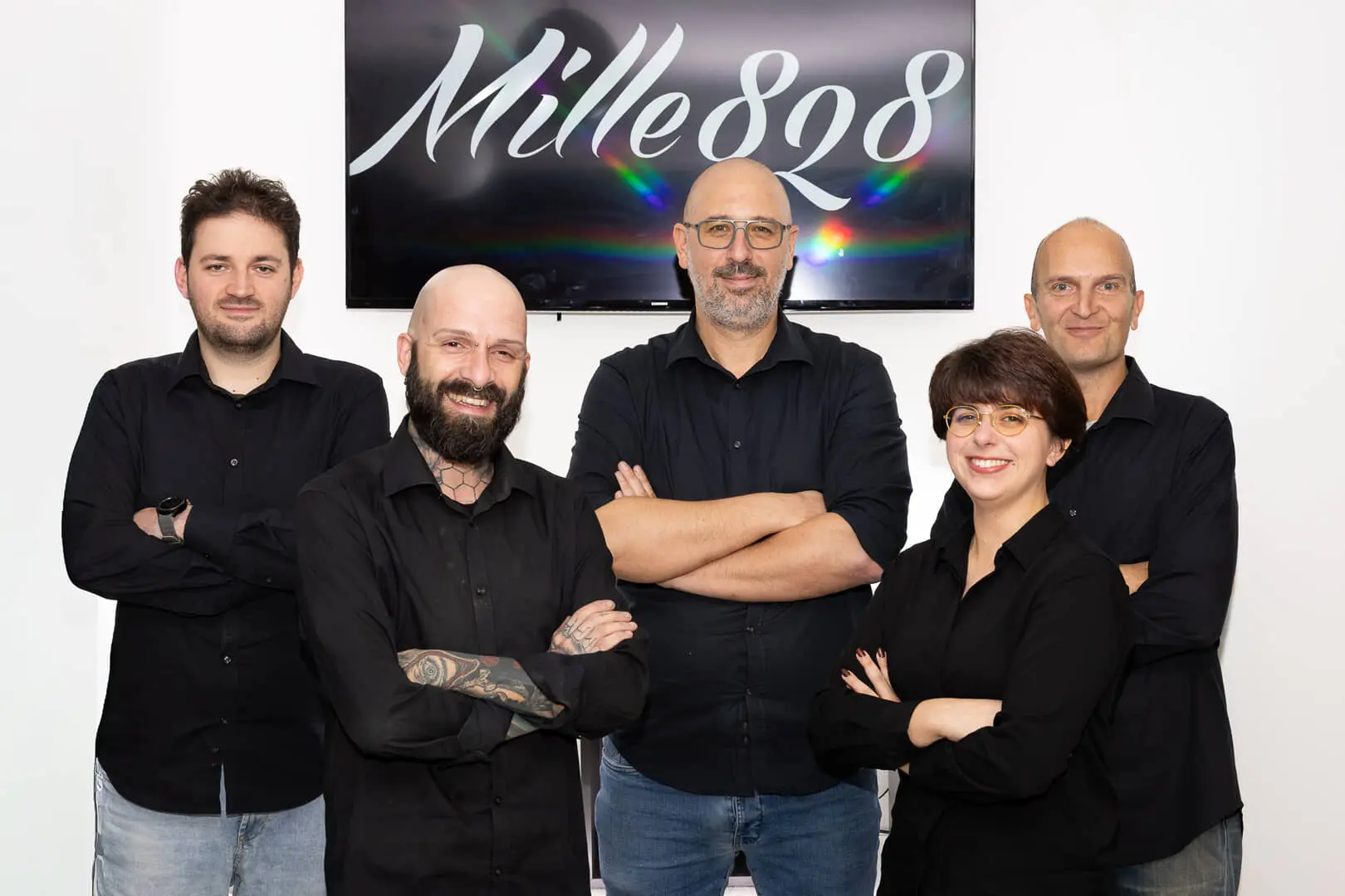 Il team di Mille828 sorridente